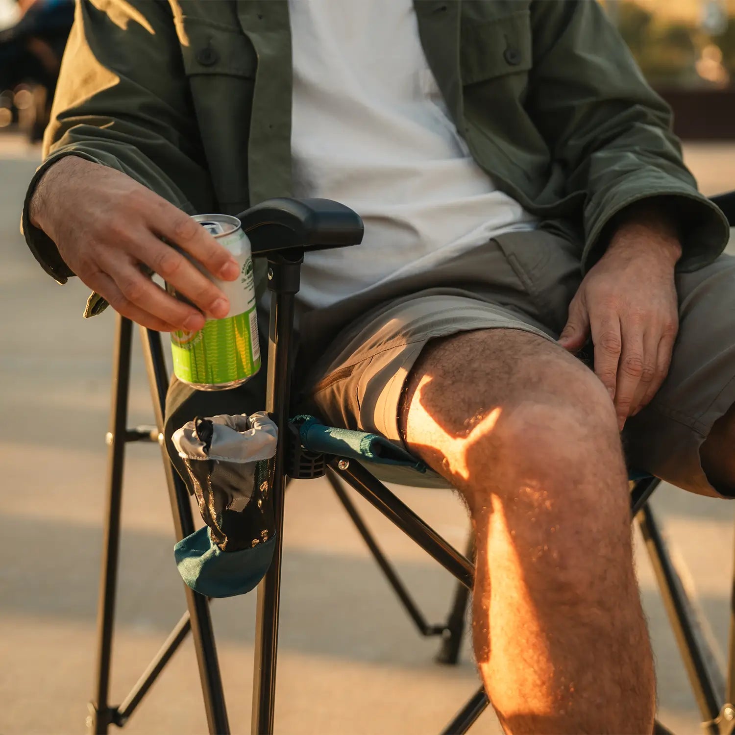 Ultra-Comfortable Eazy Chair - Rocker Chair for Camping & Lawns Detail